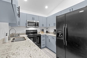 Fridge, microwave, oven, stovetop - Family&Pet-Friendly Home w Yard (Gainesville)