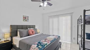 Desk, iron/ironing board, WiFi, bed sheets