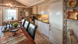 Kaffetrakter/tekoker, kjøleskap, ovn og kokeplater