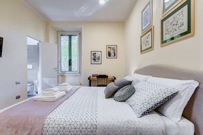3 bedrooms, desk, iron/ironing board, travel cot
