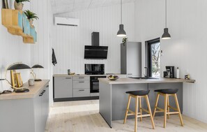 Fridge, dishwasher, coffee/tea maker