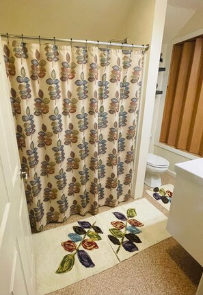 Hårføner, håndklær, såpe og toalettpapir