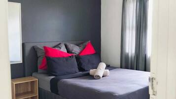 2 bedrooms, iron/ironing board, free WiFi, bed sheets