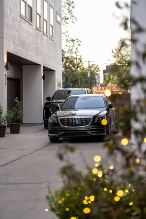 Property grounds - The Eterne | Rooftop Luxury | Garage | HTX (HOUSTON)