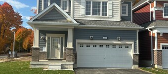 Spacious Family-Friendly Bright New House 