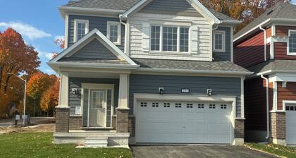 Spacious Family-Friendly Bright New House