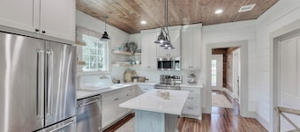 The Lazey Dazey Cottage, Dating back to 1884 in Hico, Texas