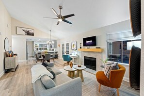 Smart TV, fireplace, books, printers - The Hidden Gem: Gig Speed Internet, Private Hot Tub, near DFW and major highways (Lewisville)