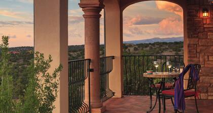 Spectacular Views, Solitude and Santa Fe Charm