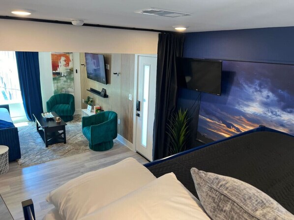 1 bedroom, desk, iron/ironing board, free WiFi - Downtown View | Free Parking | Sleeps 6 (Dallas)