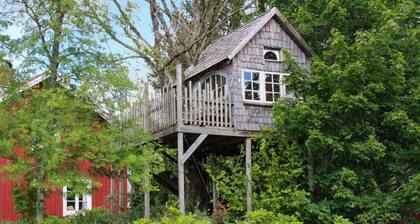 Nice home in Strömsnäsbruk