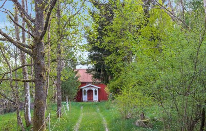 Nice home in Strömsnäsbruk