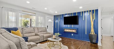 Smart TV, fireplace