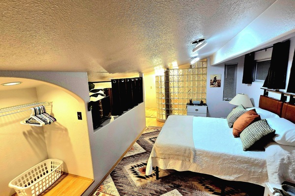 2 slaapkamers, een strijkplank/strijkijzer, gratis wifi, beddengoed