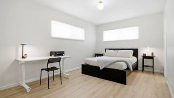 5 bedrooms, desk, WiFi, bed sheets