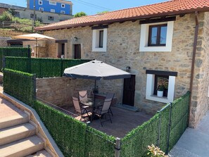 Outdoor dining - Rural tourist complex CaleaCabo L`Curuxa (Biescas)