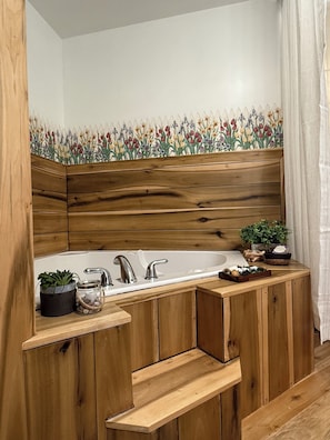 Shower, jetted bath, hair dryer, towels