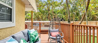 Luxury Naples Getaway: Mini Golf, Hot Tub, Fire Pit