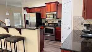 Private kitchen - Spacious townhome ideally located in Grayson with private backyard. Sleeps 8 (Grayson)