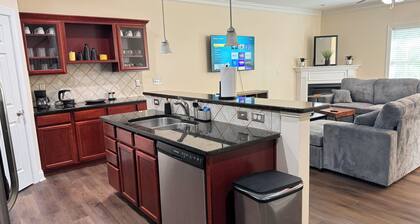 Spacious townhome ideally located in Grayson with private backyard. Sleeps 8