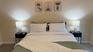 4 habitaciones, tabla de planchar con plancha, wifi y ropa de cama 
