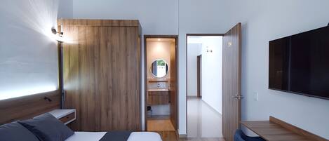 Deluxe Double Room, Private Bathroom | Blackout drapes, free WiFi