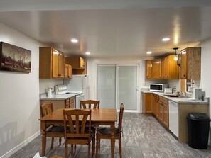 Micro-ondes, four, plaque de cuisson, lave-vaisselle