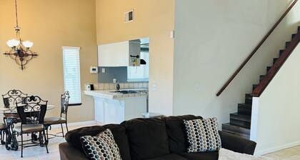 Charming 4-bedroom house with AC and WiFi in welcoming Visalia