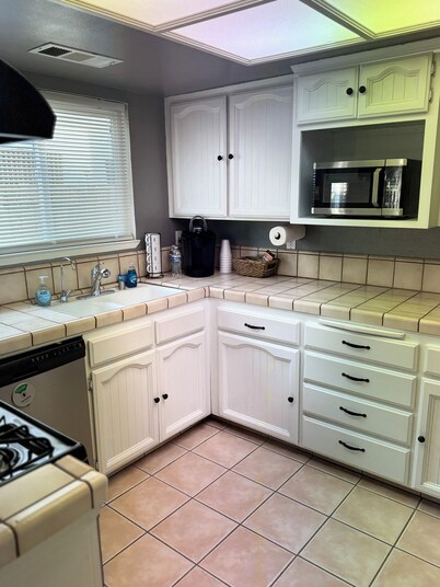 Charming 4-bedroom house with AC and WiFi in welcoming Visalia