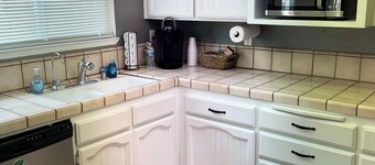 Charming 4-bedroom house with AC and WiFi in welcoming Visalia