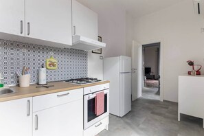 Fridge, microwave, oven, stovetop