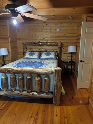 4 bedrooms, iron/ironing board, WiFi, bed sheets - Cozy 4-bedroom cabin with AC and WiFi in lovely holiday rough with lake access (Leitchfield)