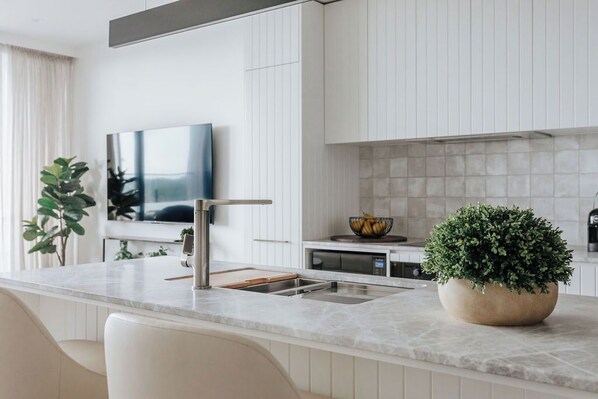 Réfrigérateur, micro-ondes, four, lave-vaisselle