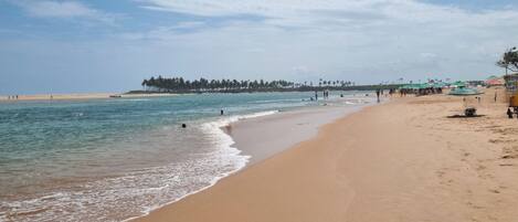 Beach nearby, sun loungers, beach towels