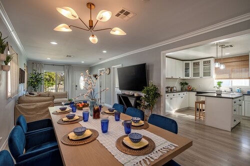 Entire home Luxury K-Stay 4BR En Suite Gameroom Near LA Disney Universal