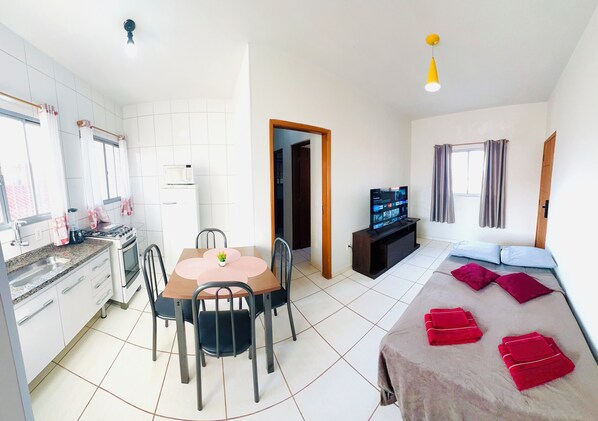 2 habitaciones, escritorio, tabla de planchar con plancha y wifi 