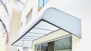 تفاصيل الفندق من الخارج
