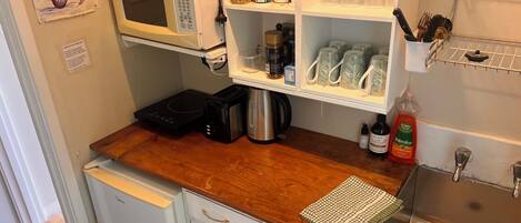 Geladeira, micro-ondas, fogão, cooktop