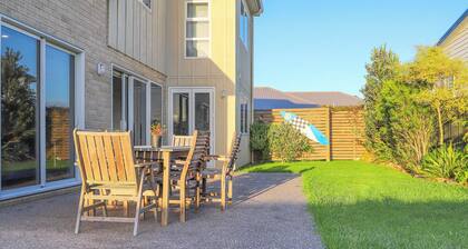 Stunning Surfers 4 Bedroom Beach House