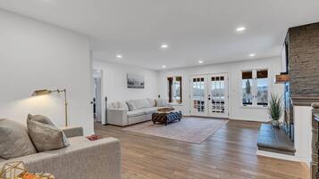 TV, fireplace, stereo