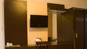 Superior Double or Twin Room, Air conditioning - INDRA DJAYA HOTEL (Megamendung)