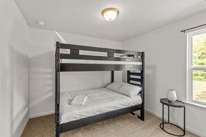 3 bedrooms, iron/ironing board, WiFi, bed sheets