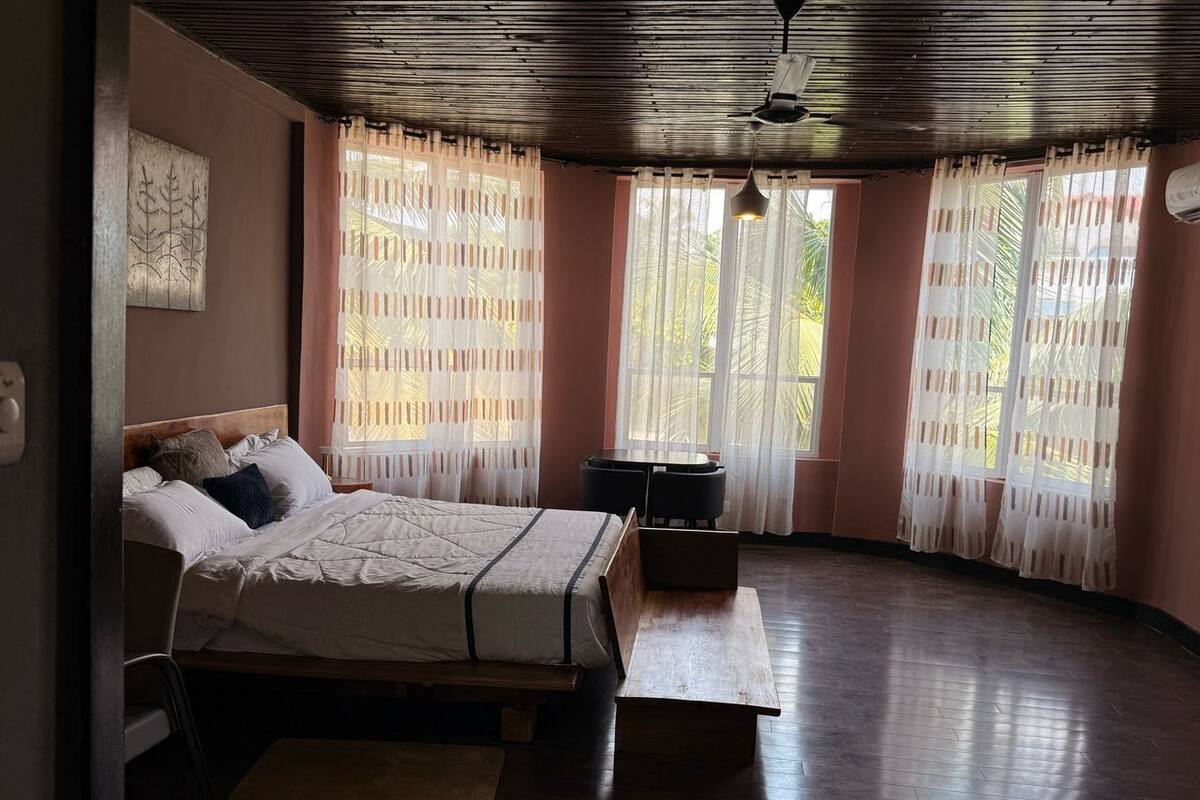 Executive Room | 1 bedroom, desk, laptop workspace, free WiFi