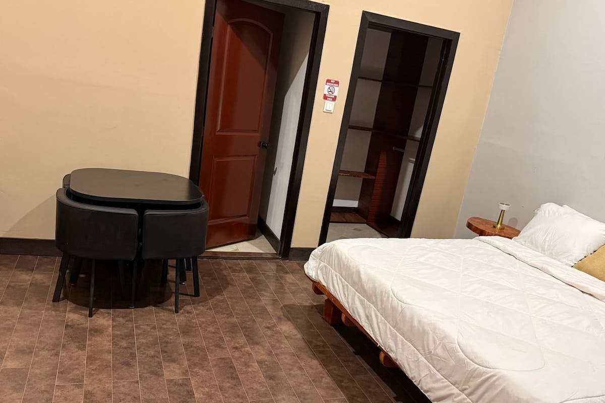 1 bedroom, desk, laptop workspace, free WiFi