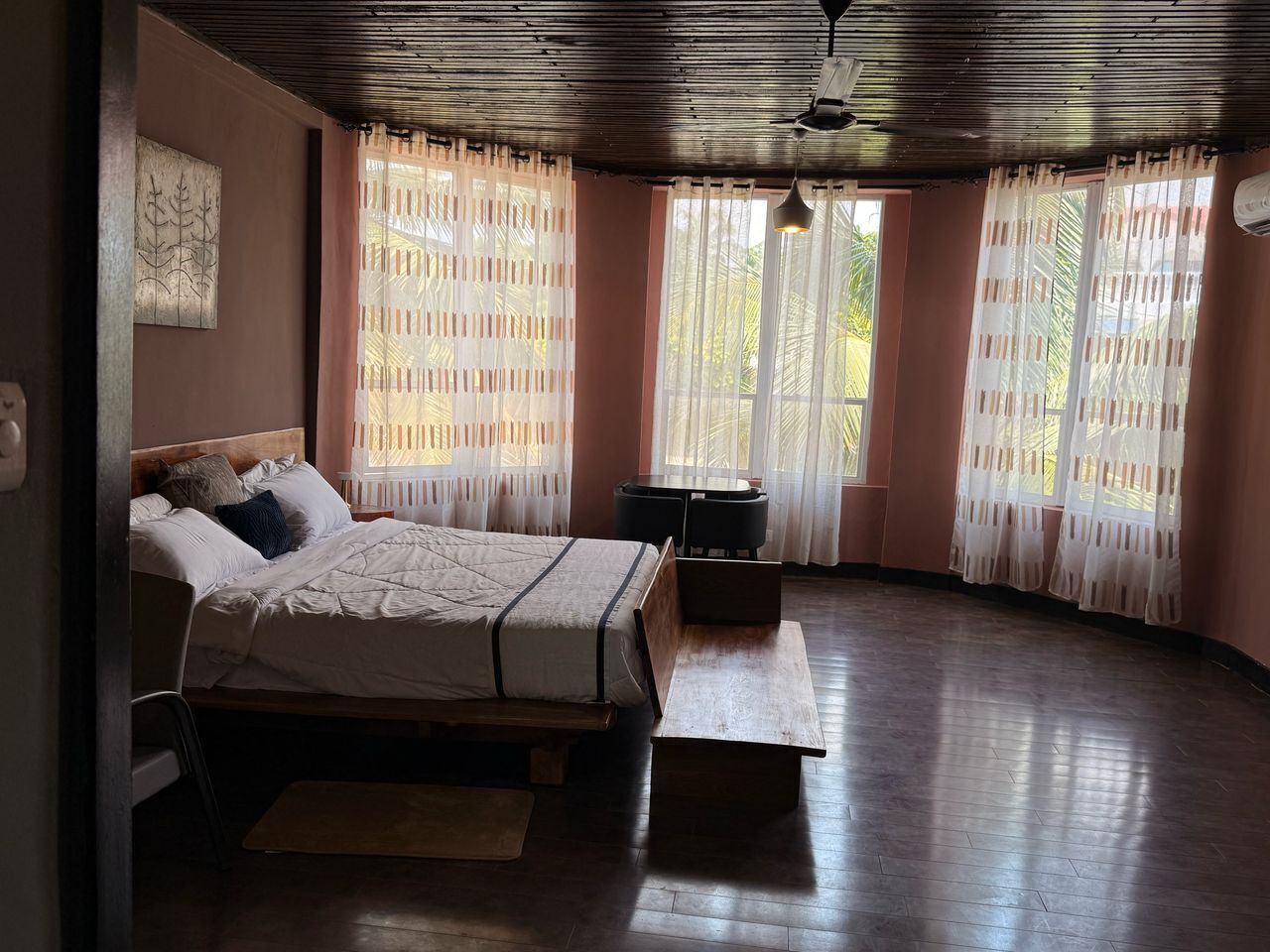 Desk, laptop workspace, WiFi (free), bed sheets