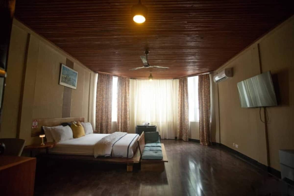 Executive Room, City View | 1 bedroom, desk, laptop workspace, free WiFi