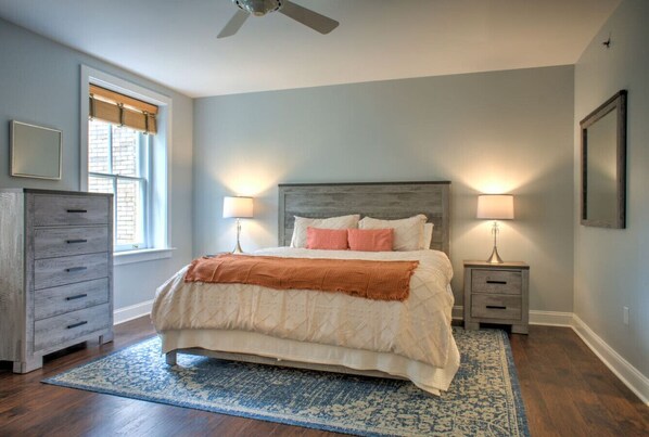 2 habitaciones, tabla de planchar con plancha, wifi y ropa de cama 