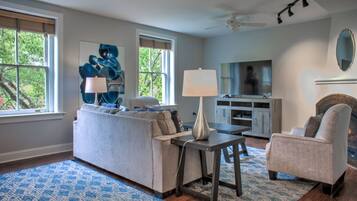 Télévision, cheminée