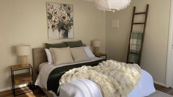 1 slaapkamer, een strijkplank/strijkijzer, wifi, beddengoed