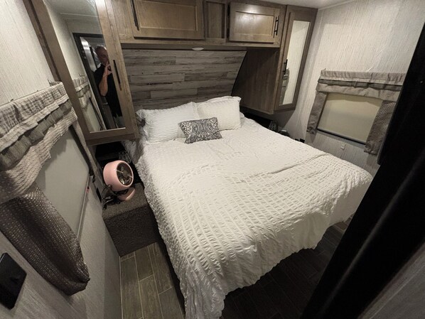 2 bedrooms, bed sheets